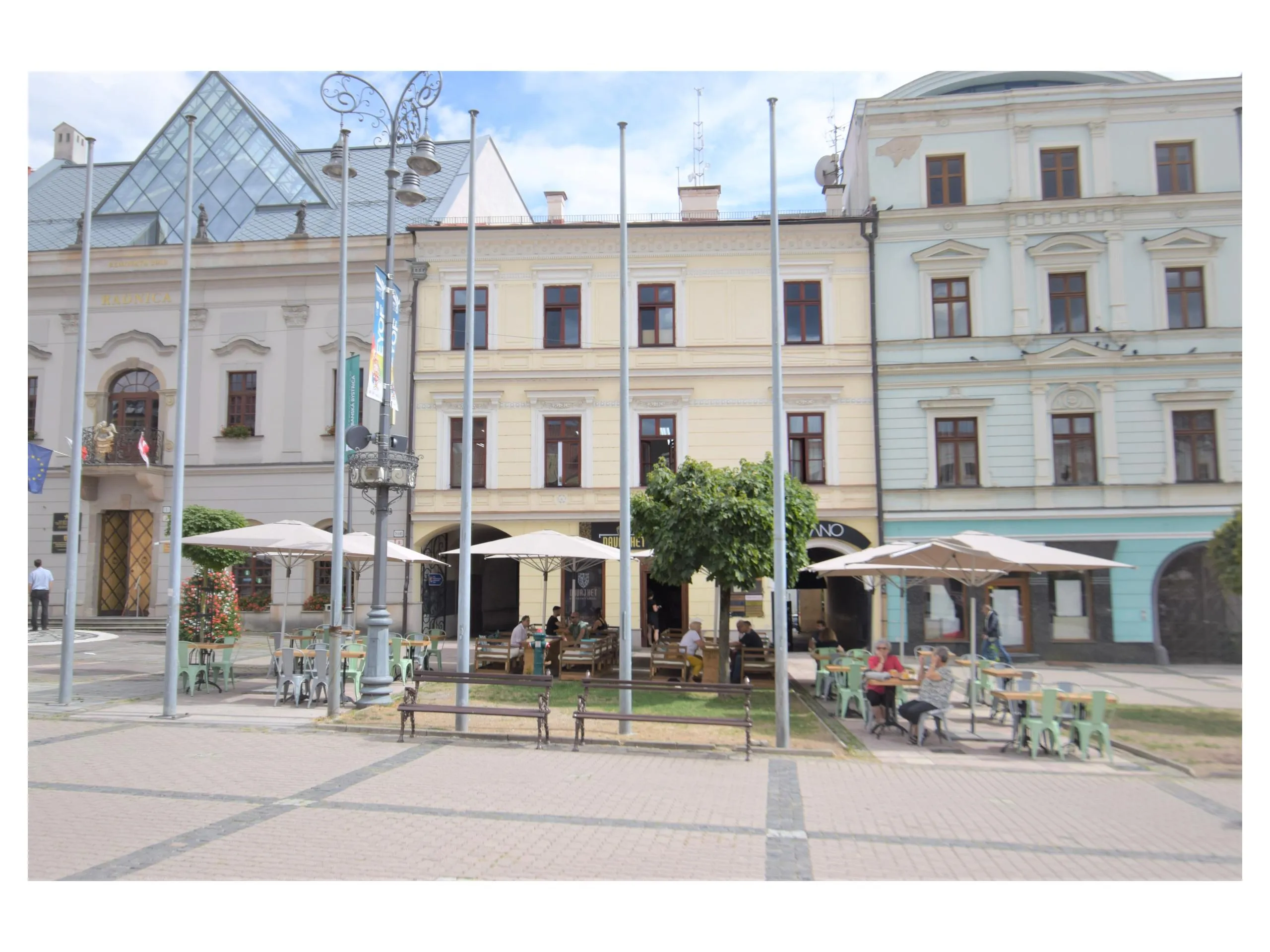 Nádherná historická budova v centre banskej bystrice (1700m2)