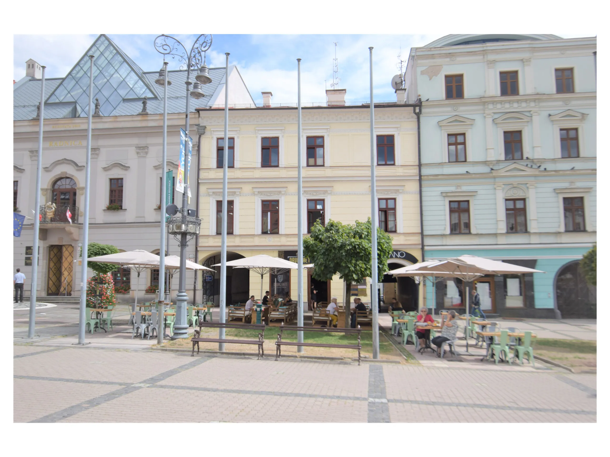 Nádherná historická budova v centre banskej bystrice (1700m2)